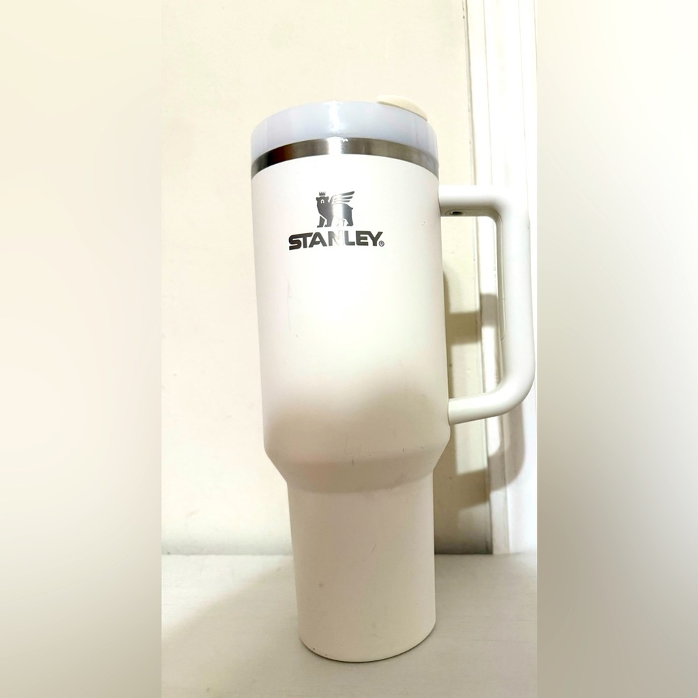 40 OZ H2O White Stanley Tumbler!  Like NEW!
